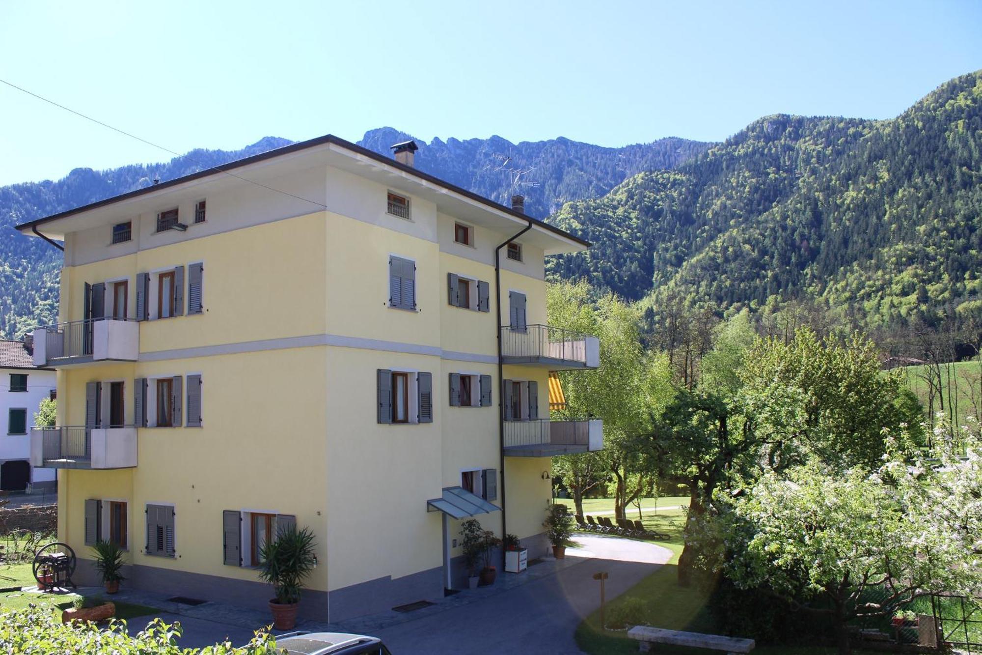 Residence Zecchini Tiarno di Sotto Luaran gambar
