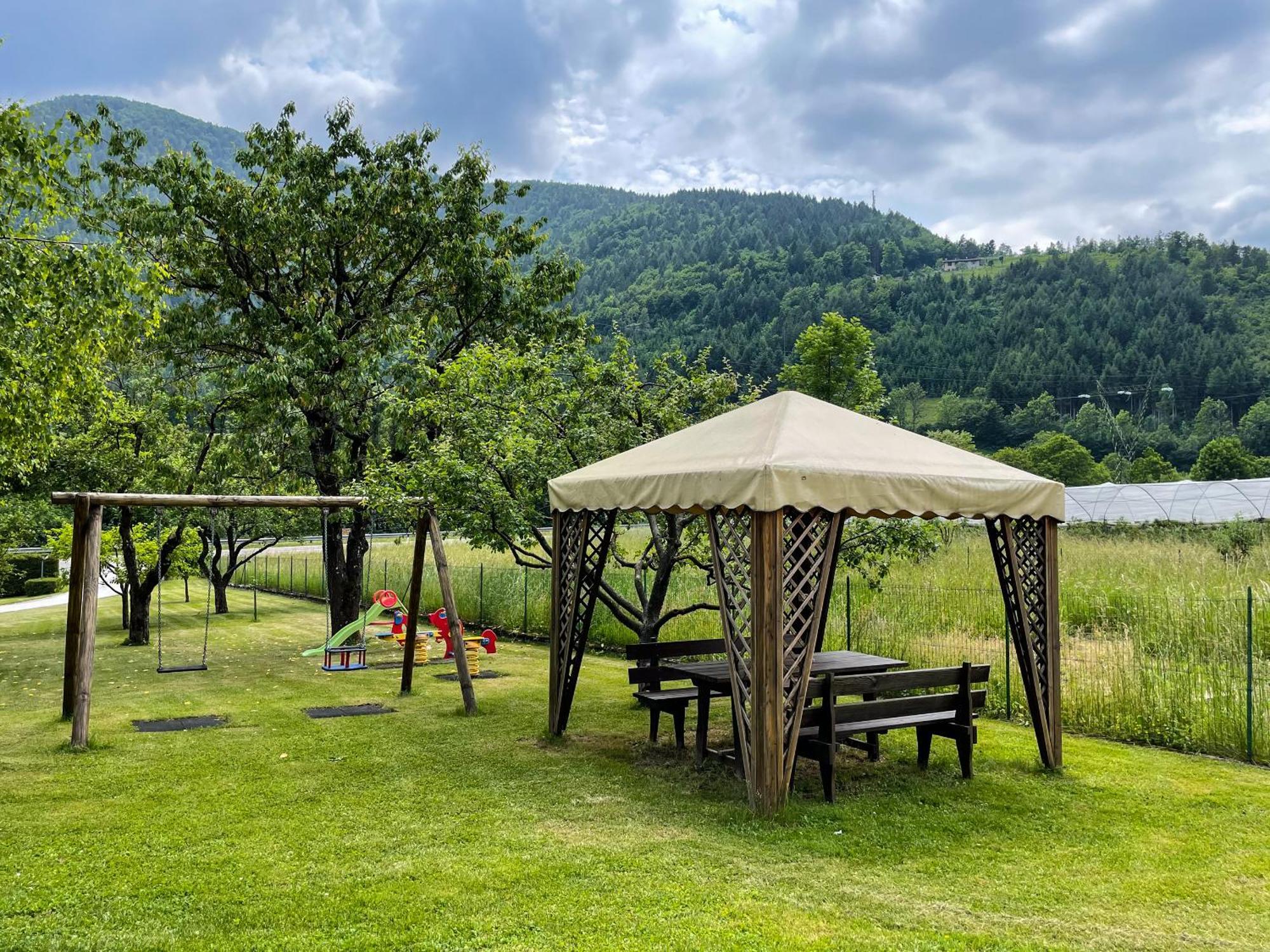 Residence Zecchini Tiarno di Sotto Luaran gambar